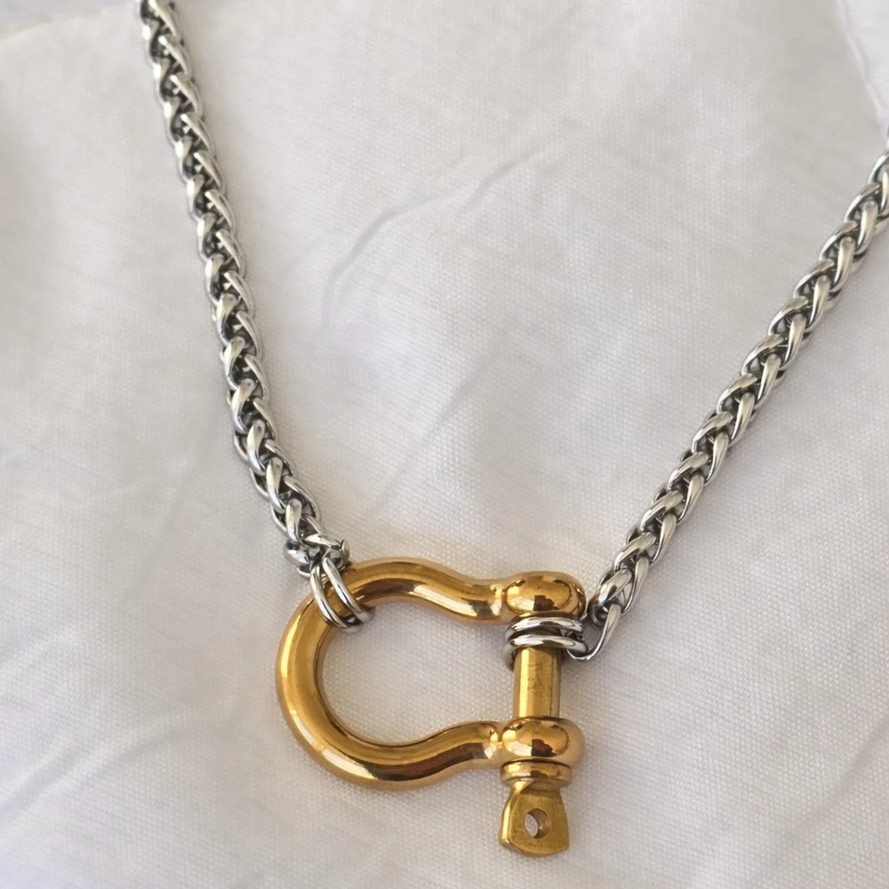 Equestrian Shackle Necklace Gold Silver Chain 🐎 - Picture 5 of 7